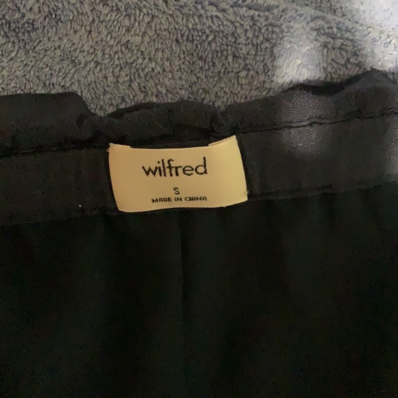 Aritzia Wilfred silk shorts - Picture 2 of 3